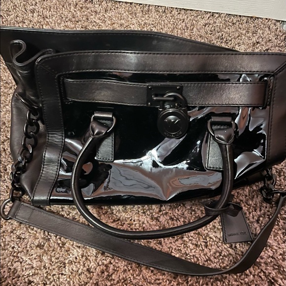 Authentic MK patent leather purse with a chain strap and 2 handles - Picture 1 of 8